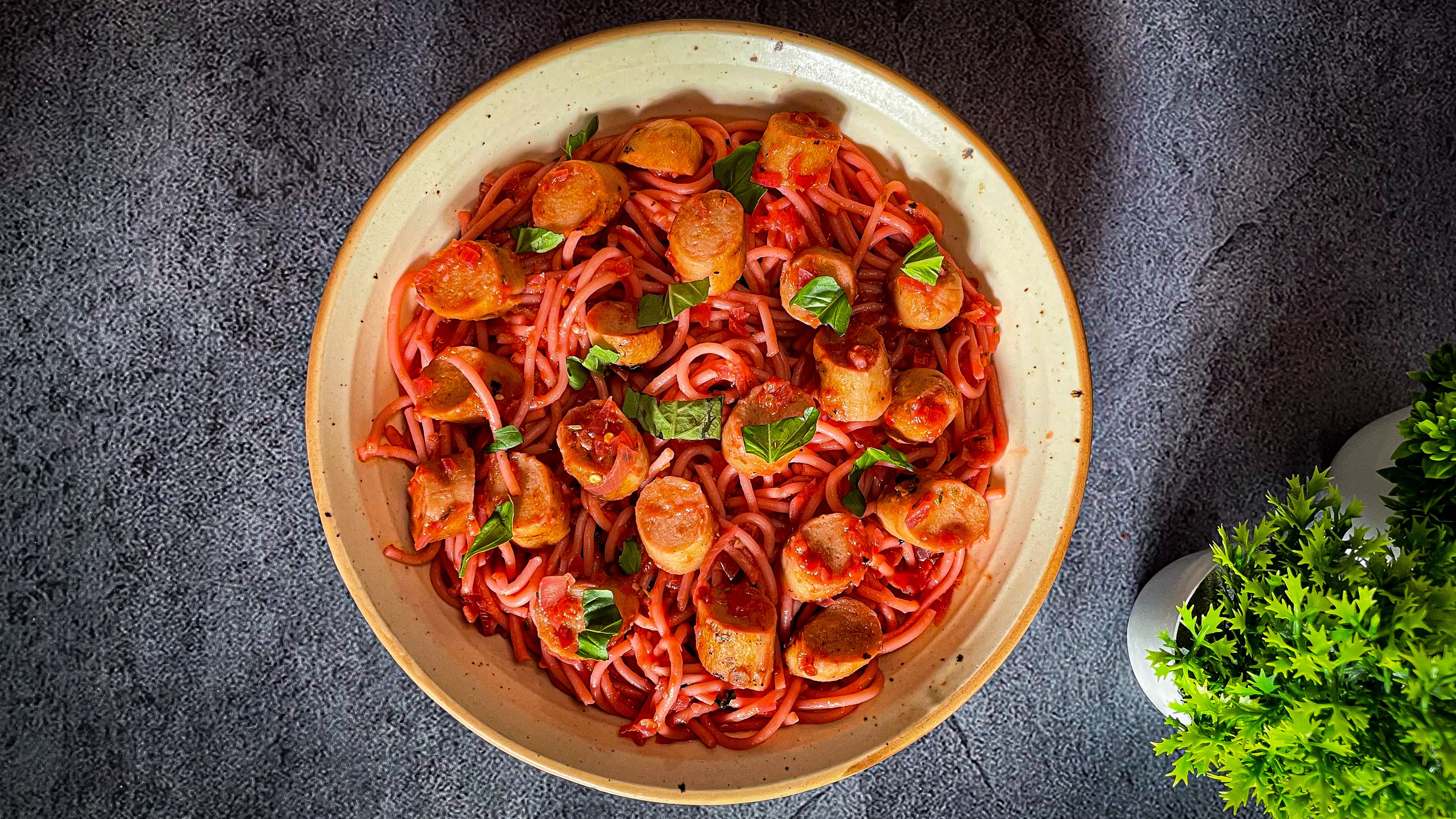 http://www.bluetribefoods.com/cdn/shop/articles/Spaghetti_with_cut_up_hotdogs_7df67a81-602f-455c-ae60-da0a9b191a41.jpg?v=1638539139